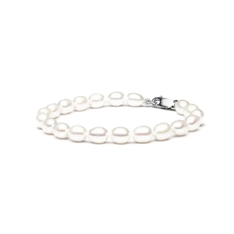 Elegant pearl bracelet featuring lustrous white pearls and a secure silver clasp, showcasing timeless sophistication.